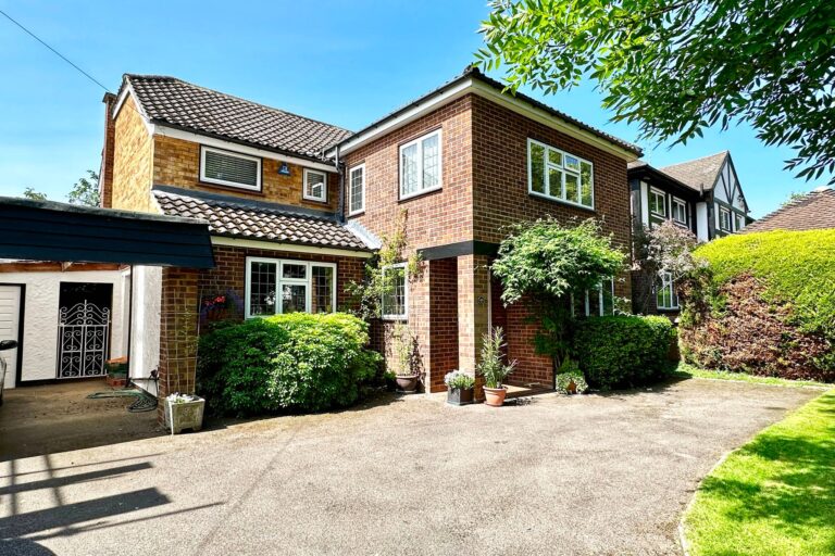 40 Pishiobury Drive, Sawbridgeworth, Hertfordshire, CM21 0AE Image