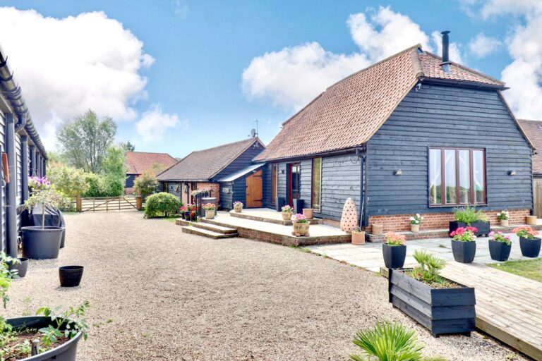 4 Leaden Hall Barns Stortford Road, Leaden Roding, Dunmow, Essex, CM6 1RA Image