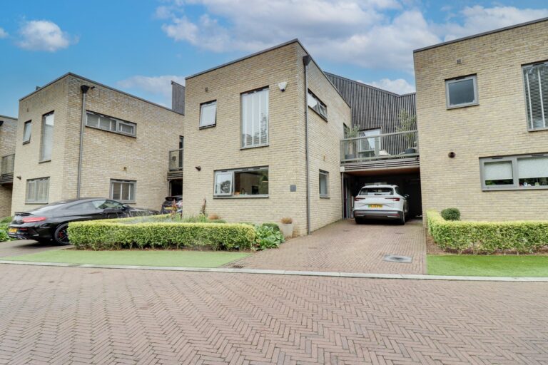 18 Woodland Way, Newhall, Harlow, Essex, CM17 9SQ Image