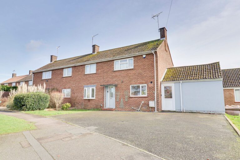 2 Broomfields, Hatfield Heath, Bishop's Stortford, Essex, CM22 7EH Image